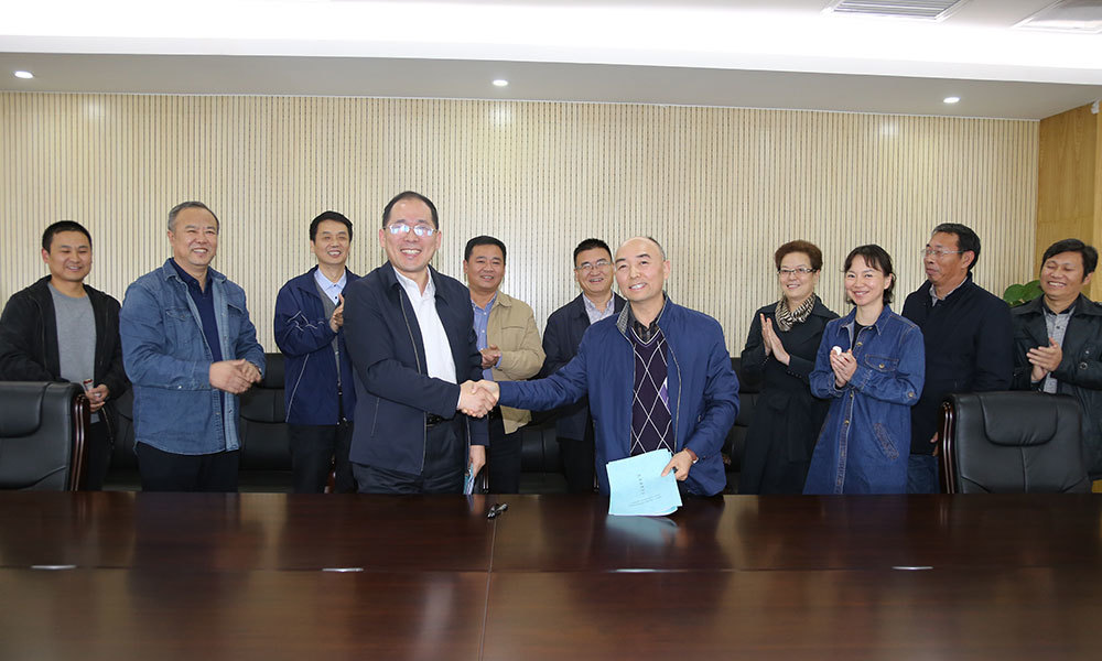 2017年10月12日，我院与河南省卫生计生干部培训中心签订协议，开展深度战略合作，在北院区建设生殖妇产医院