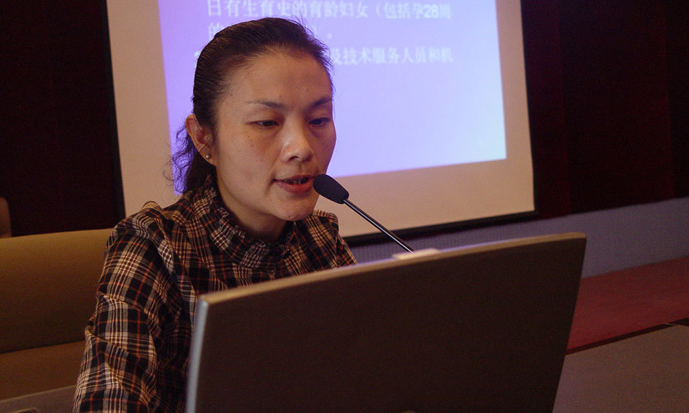社会医学中心主任蒋丽芳对基层进行项目培训（2008年）