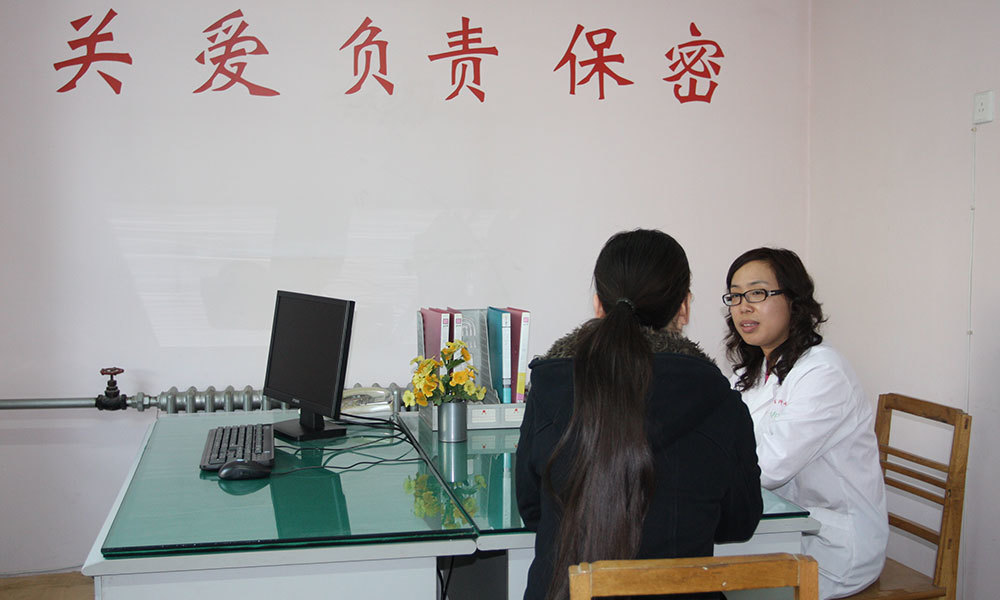 2009年，援助中心专家工作中