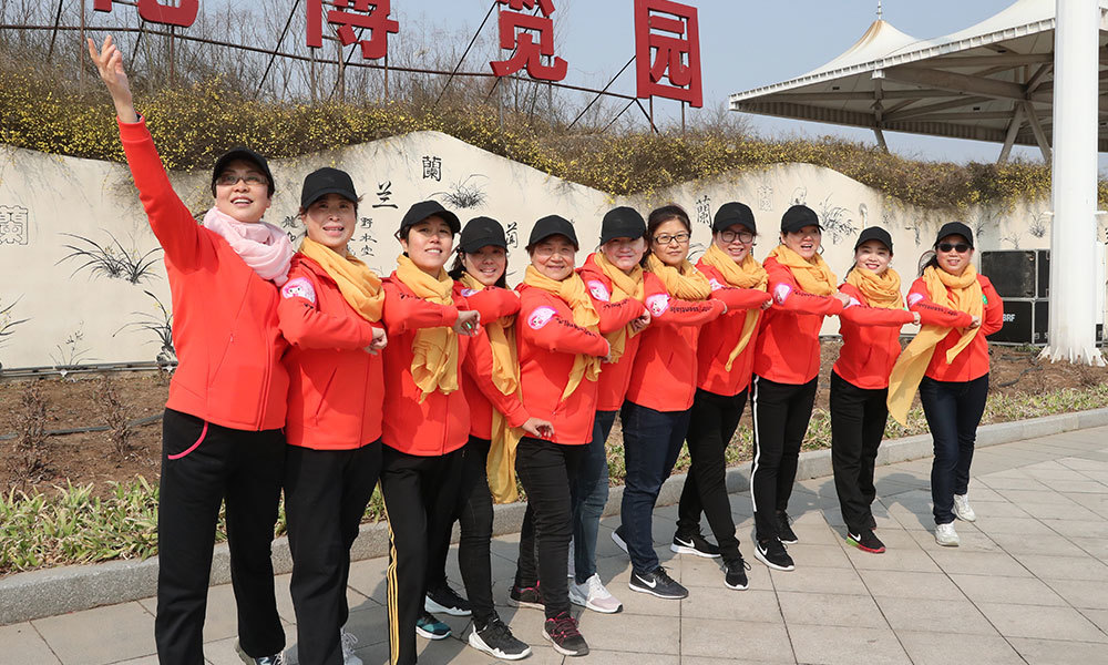 组队代表省卫生计生委参加省直单位庆“三八”妇女节健步走活动（2018年3月3日）-(2)
