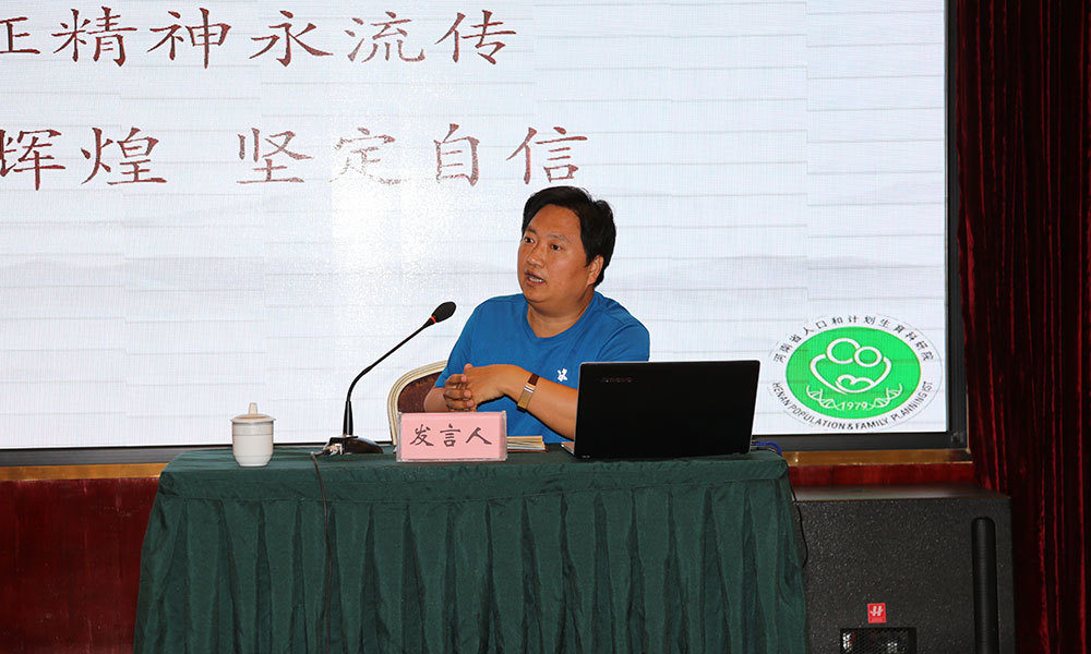党员进行读书交流-(5)