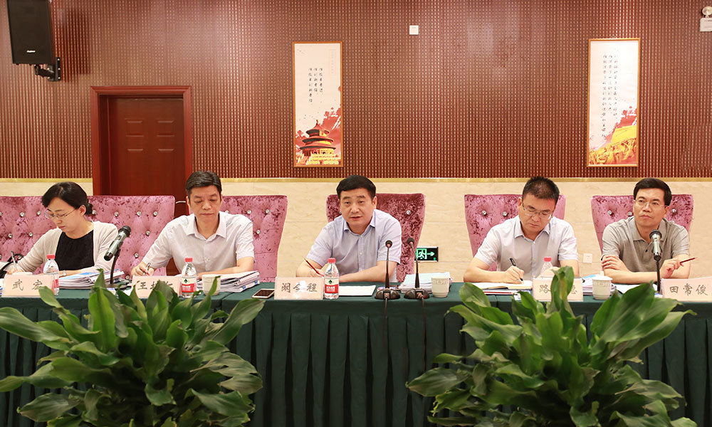2018年7月29日，河南省卫生计生委党组书记、主任阚全程（中）带领委机关相关处室负责人来院调研