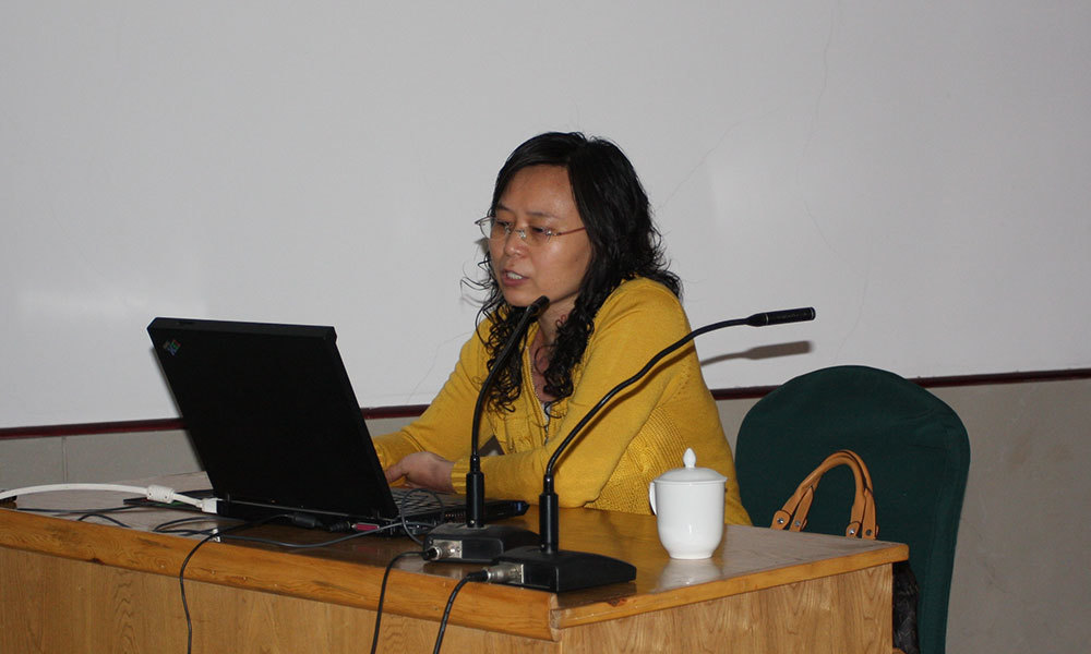 我院专家在“十一五”国家支撑项目农村适宜技术培训会上对基层计生技术人员授课培训（2009年4月）-(1)