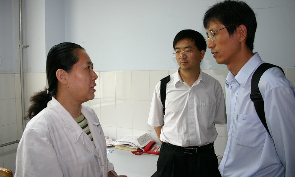 2005年5月14日，丹麦流行病学专家朱靳良博士参访我院