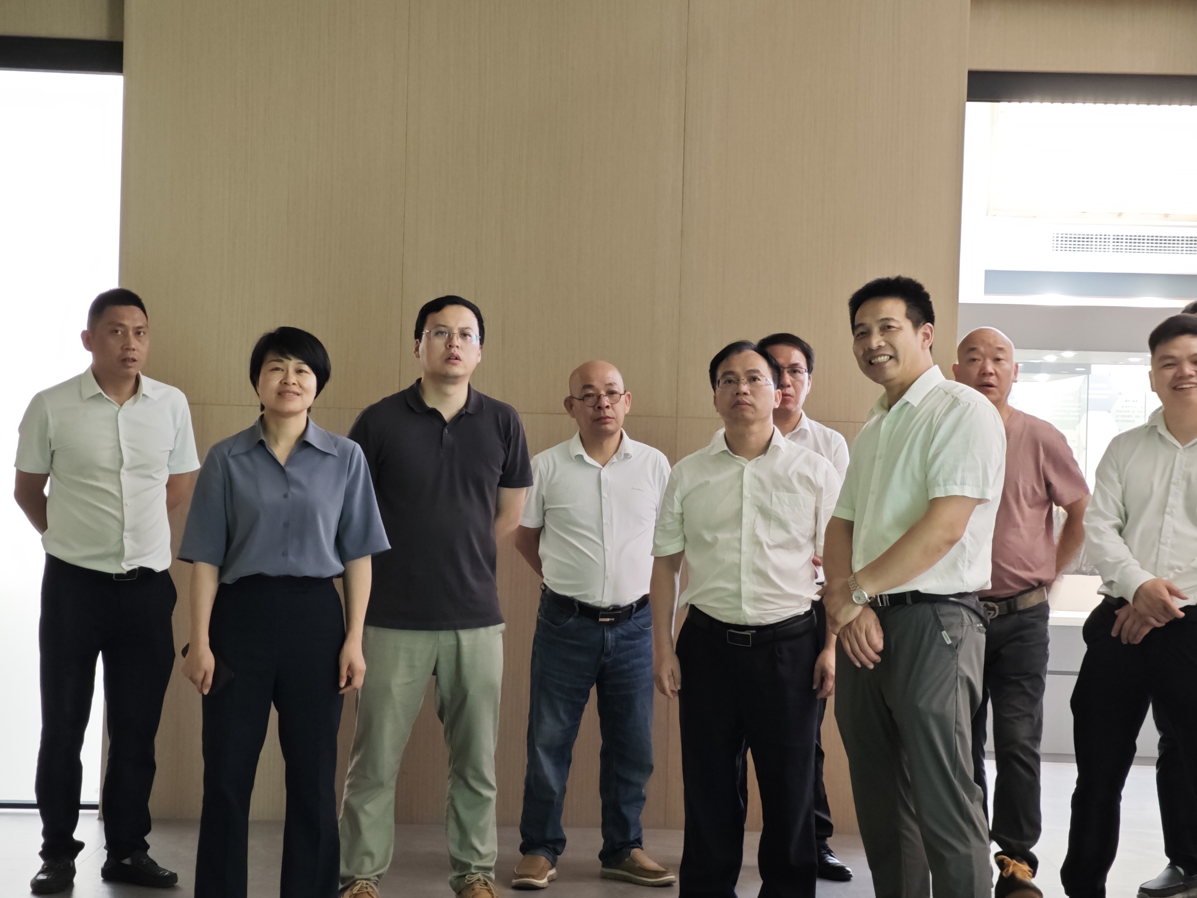 瀘州市醫(yī)藥健康產(chǎn)業(yè)考察團蒞臨浙江濟佰川藥業(yè)考察交流