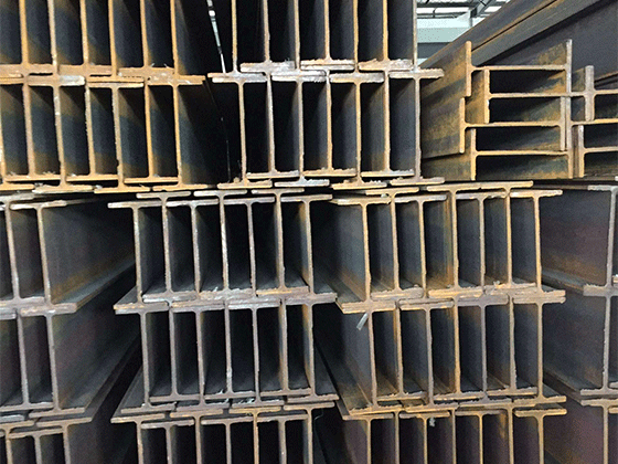 为提高钢管的耐腐蚀性能，对一般钢管进行镀锌。