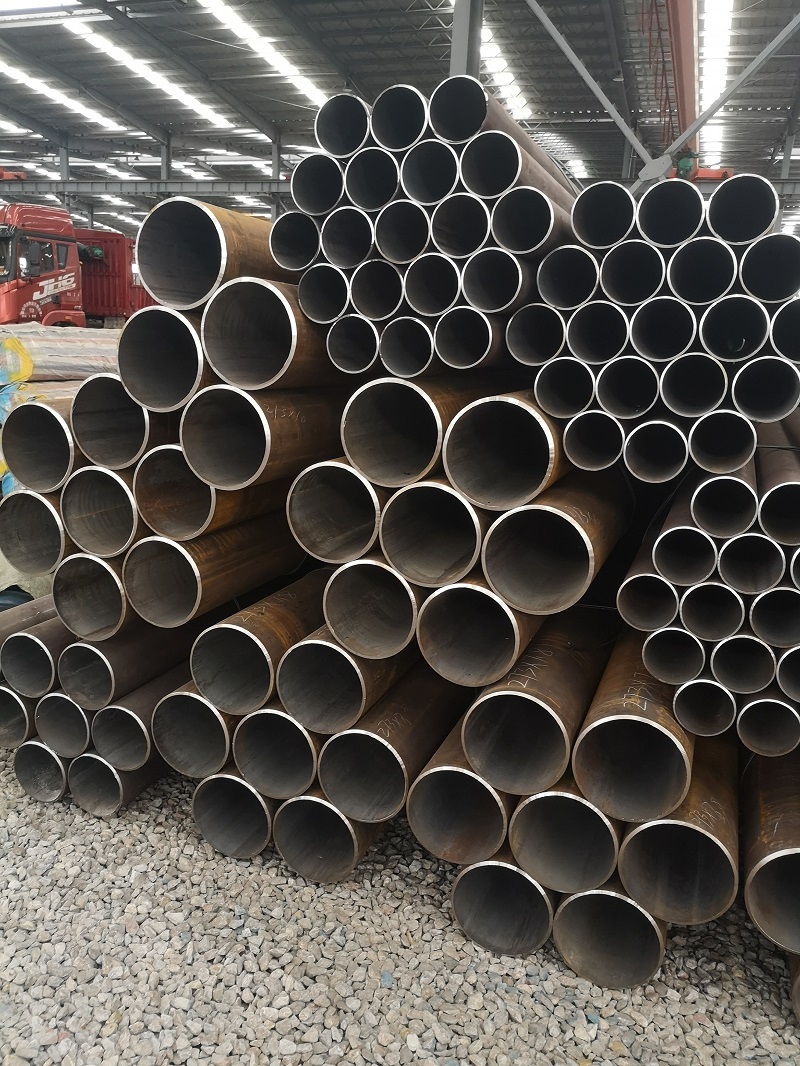 Low price Carbon seamless steel pipe from China manufacturer