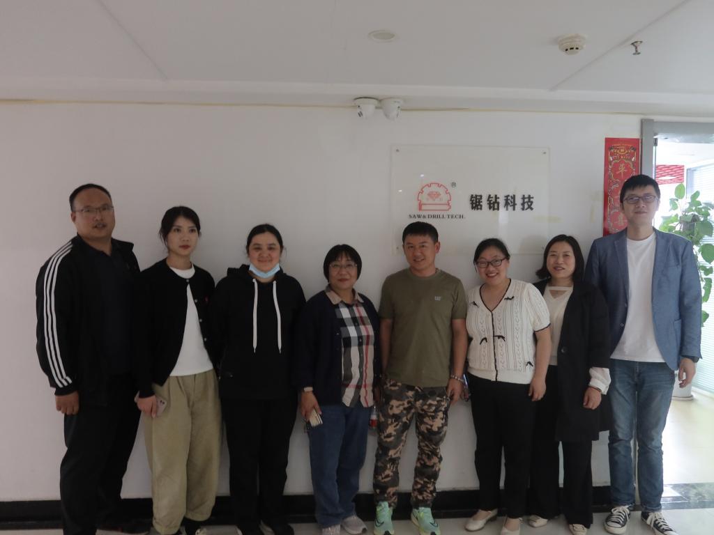Henan Yellow River University of Science and Technology visited [Alumni Enterprise]--Henan Wanmao Diamond Co.