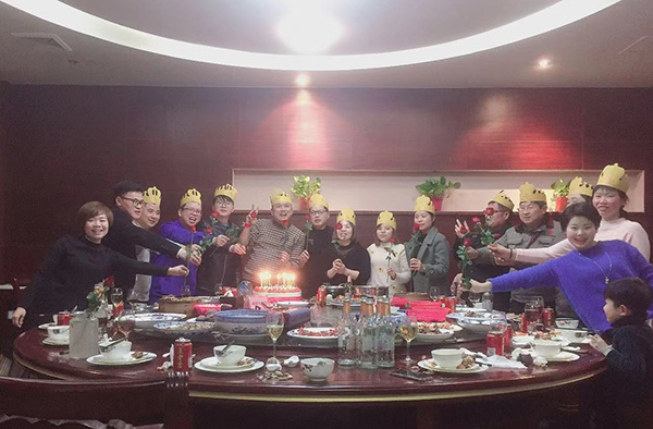 让爱带着梦想起航 朝晖筑工&华伍重工联合举办二月员工生日会