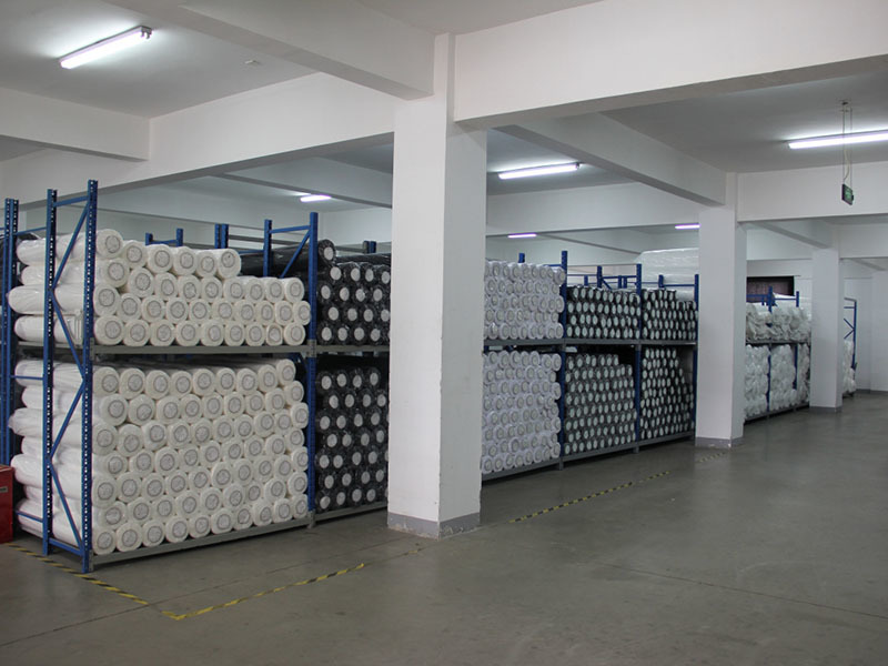 The company' S warehouse is clean and tidy, variety classification is clear, and logistics facilitate