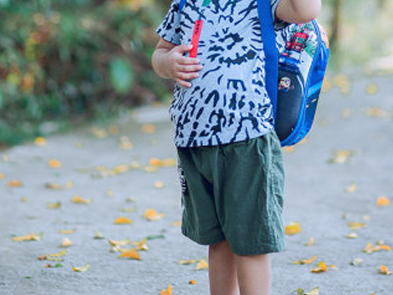 Too heavy schoolbags will affect the normal development of the body