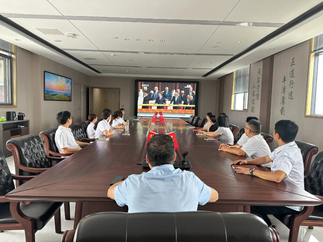 銘記歷史，奮勇前進(jìn)！正豐集團(tuán)組織員工集中觀(guān)看九三閱兵儀式