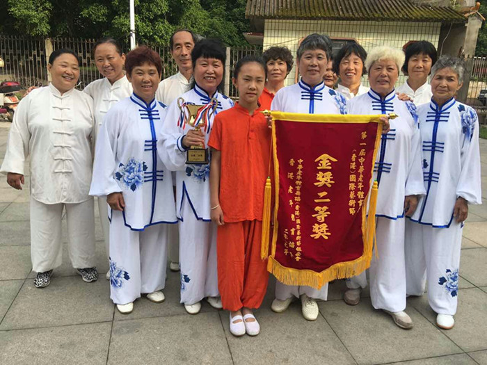 桑海集团退休职工组团参加第一届中华老年体育舞蹈(香港)国际艺术节载誉而归