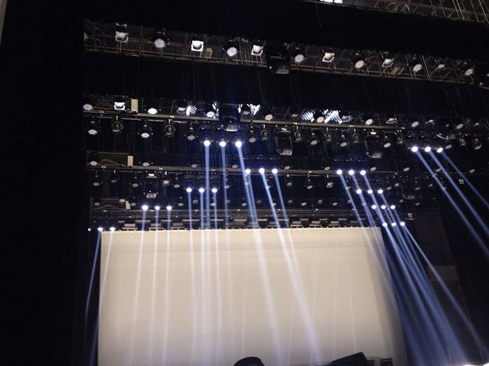 北京大礼堂舞台灯光配置工程案例