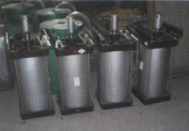 氣動(dòng)頭式啟閉機(jī)