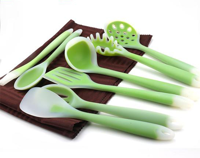 What are the characteristics of silicone kitchenware silicone baking pans for the kitchen