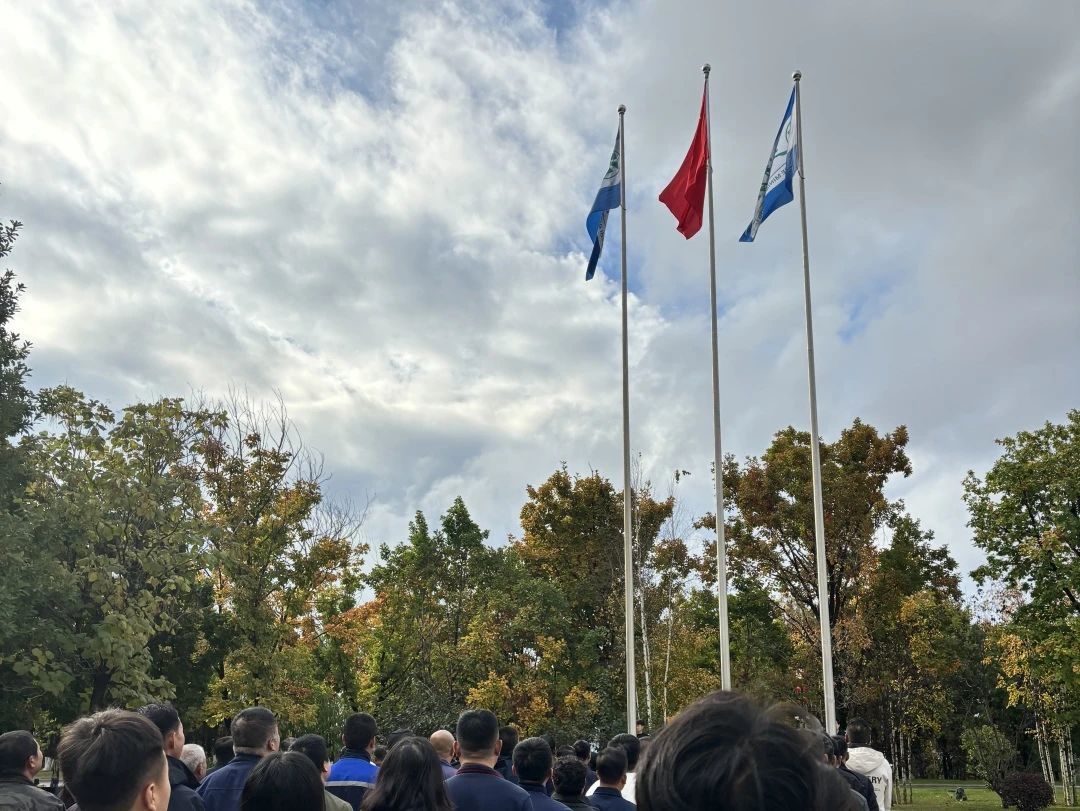 共慶華誕，綠水青山奮進(jìn)新時(shí)代