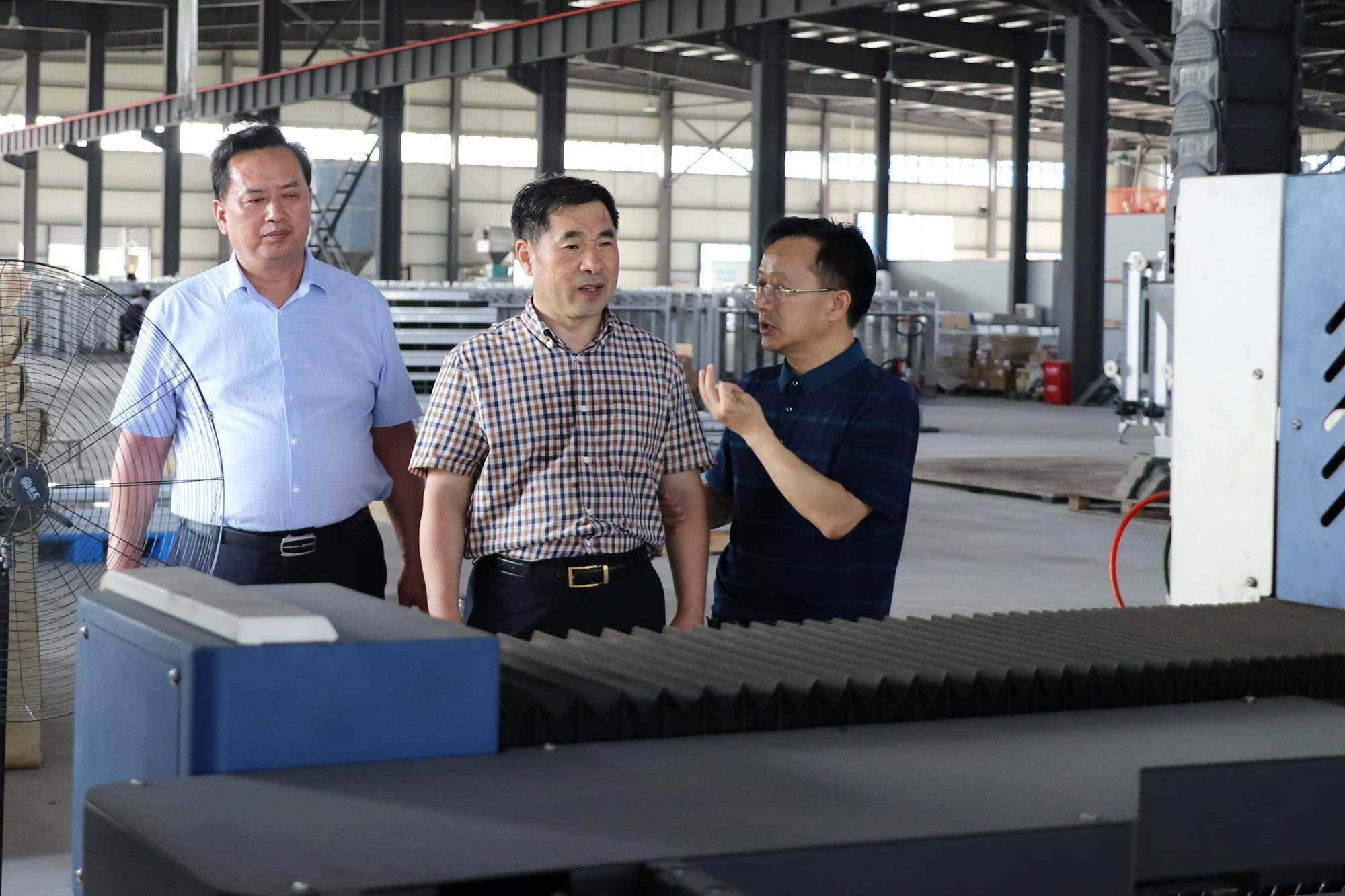 Academician Ma Jun from the Chinese Academy of Engineering at Harbin Institute of Technology visited Xinyang Technology Group Huayuan Ceramic Film Branch to guide work!