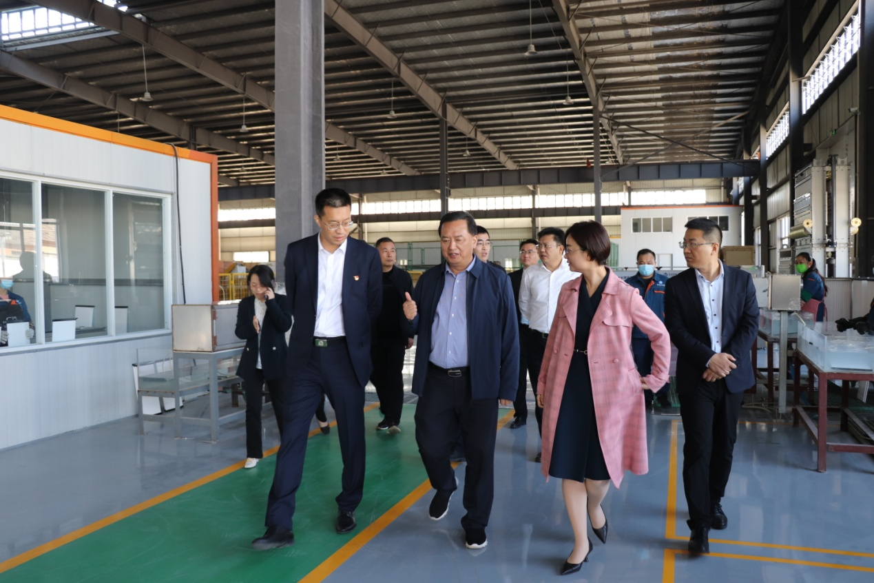 Li Binglong, Deputy Secretary of the Zhangjiagang Municipal Party Committee and Deputy Mayor, and a delegation came to Huayuan for environmental investigation and research