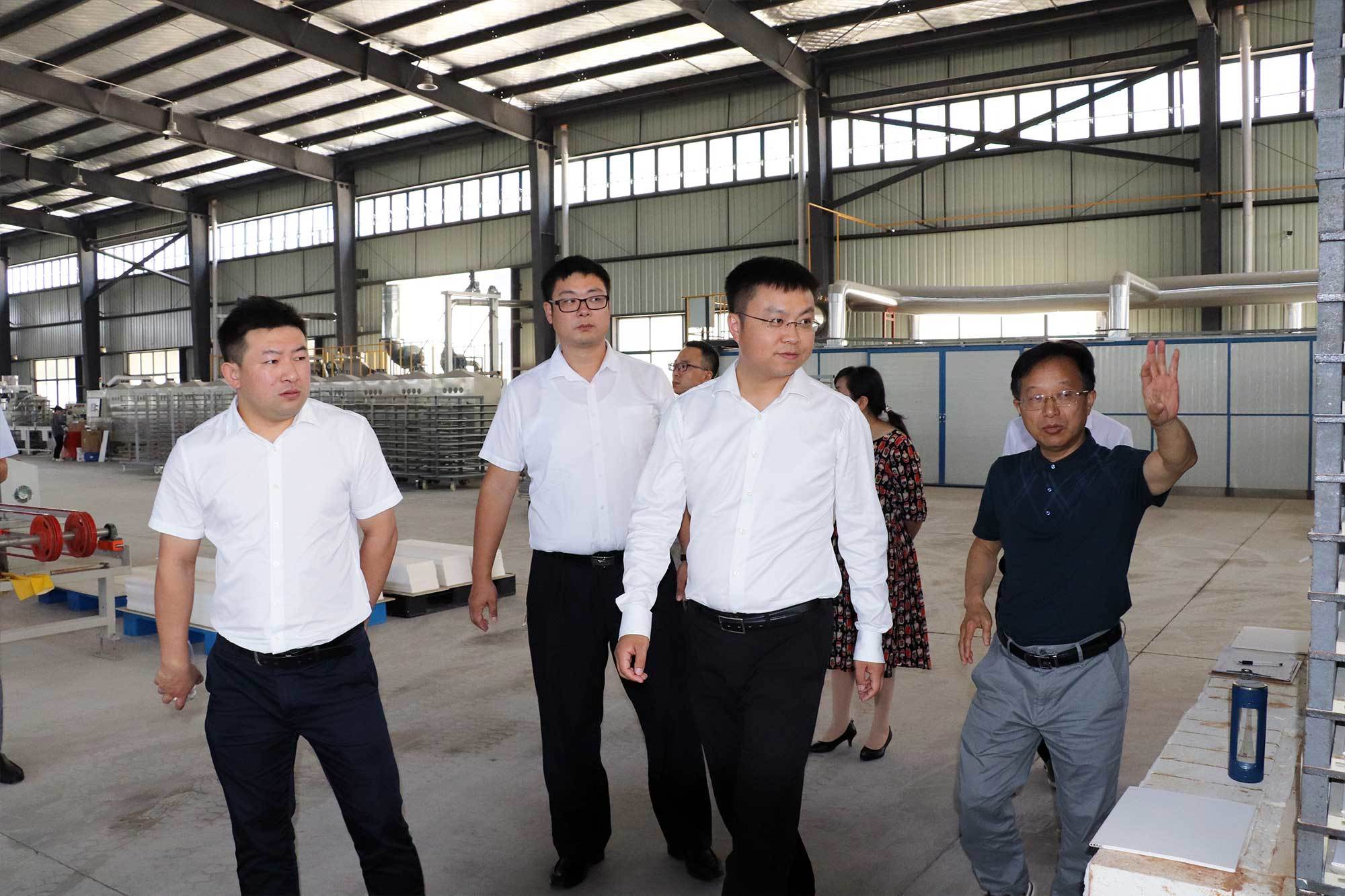 Investigation and Research on Outstanding Young Cadres from Suzhou Gusu District Visiting Huayuan for Environmental Investigation