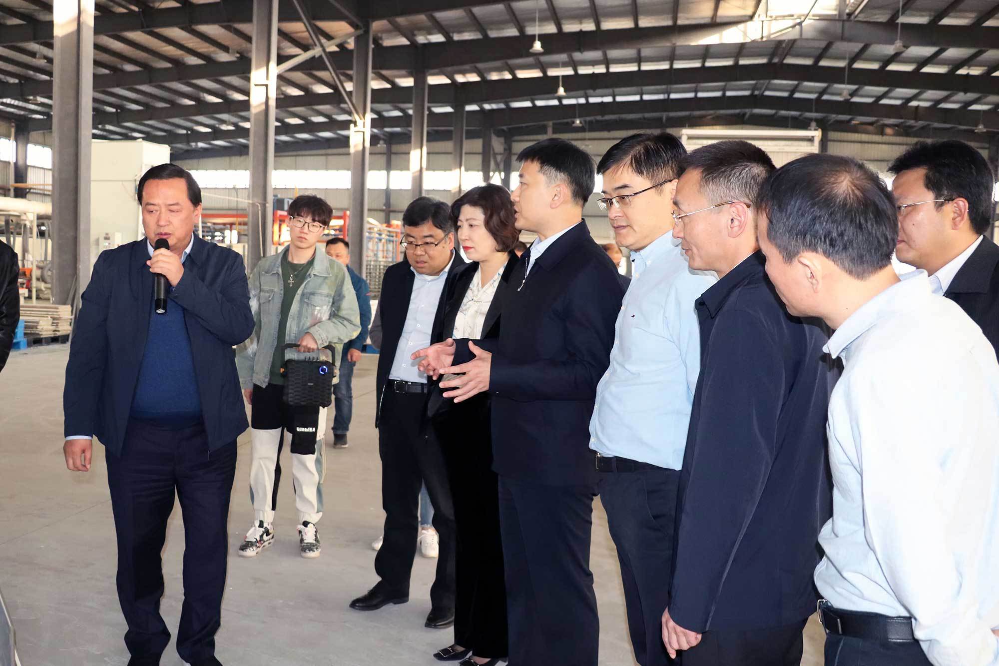 Cai Jianfeng, Deputy Secretary of the Municipal Party Committee and Acting Mayor, led relevant department heads to visit Huayuan