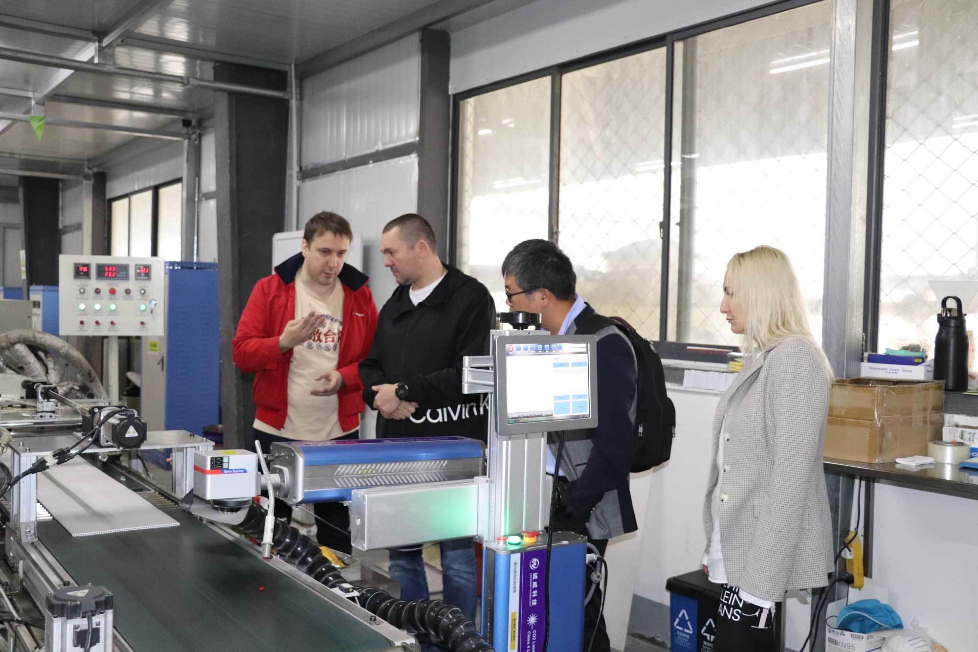 On April 29, 2023, a delegation led by ART TECHNOLOGY from Russia visited Huayuan for investigation and exchange.