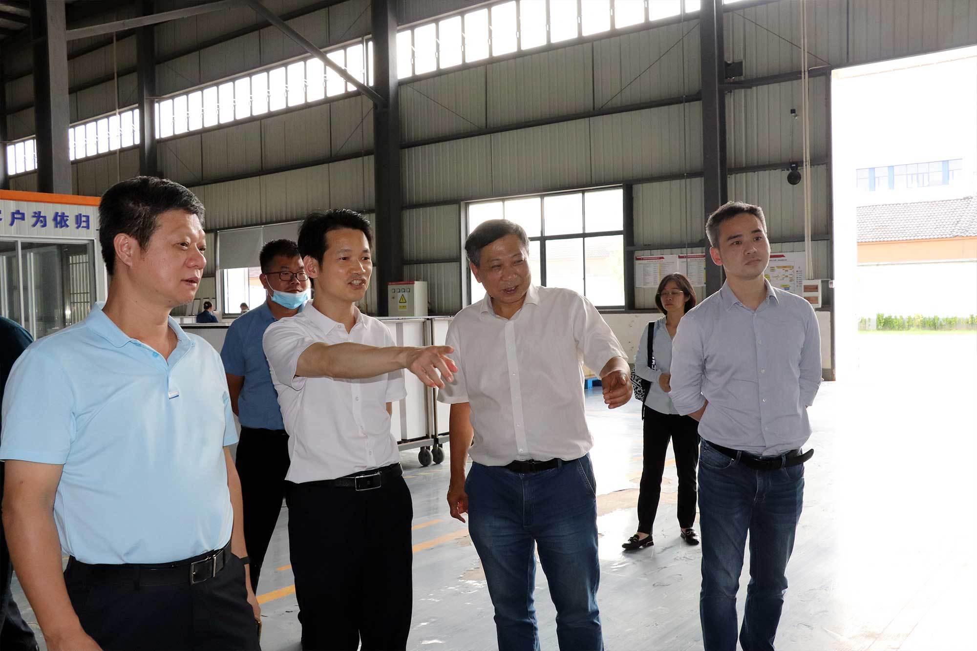 Wu Jin, Executive Vice General Manager of Guangdong Guangye Equipment Group, and his delegation visited Huayuan Environment to discuss long-term strategic cooperation.