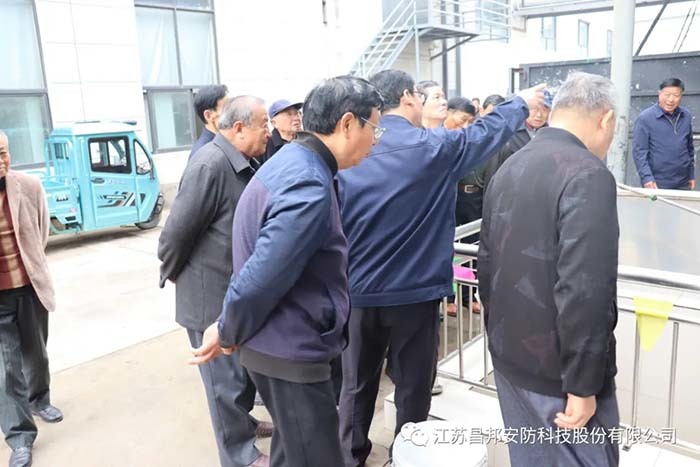 "Aprendiendo la historia del partido y ayudando al desarrollo" Los cuadros veteranos de la ciudad de Caobu fueron a Jiangsu Changbang para investigar el simposio.