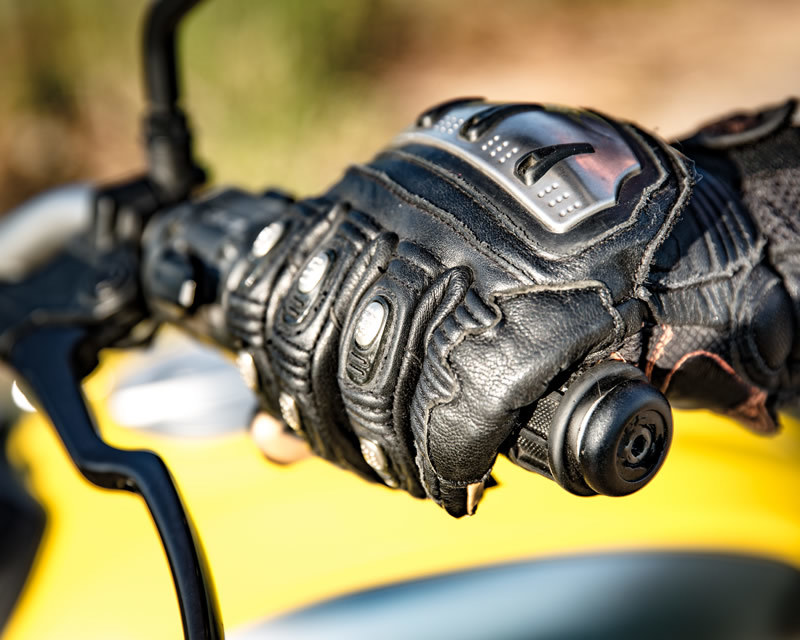 Which is better, latex gloves or nitrile gloves?