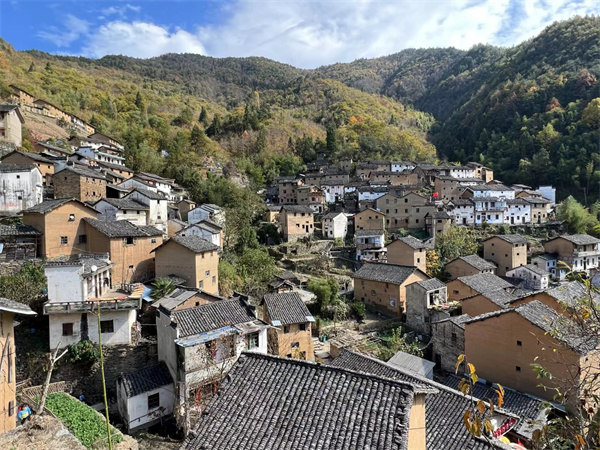 山上的建筑

描述已自动生成