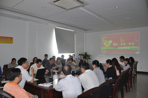 弘扬“五四”精神，举行五四青年座谈会