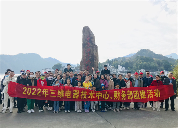 图片包含 户外, 路, 人, 人们

描述已自动生成