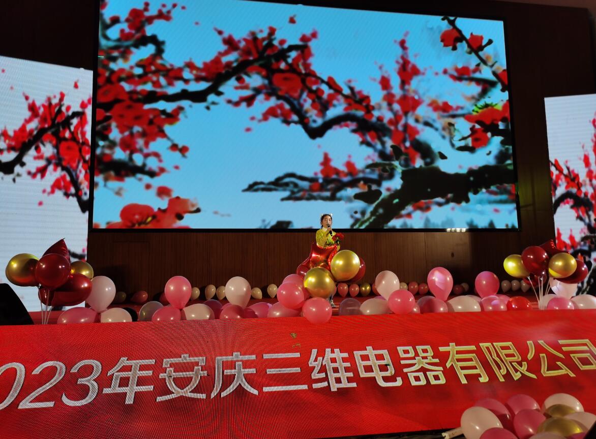 图片包含 桌子, 照片, 建筑, 大

描述已自动生成
