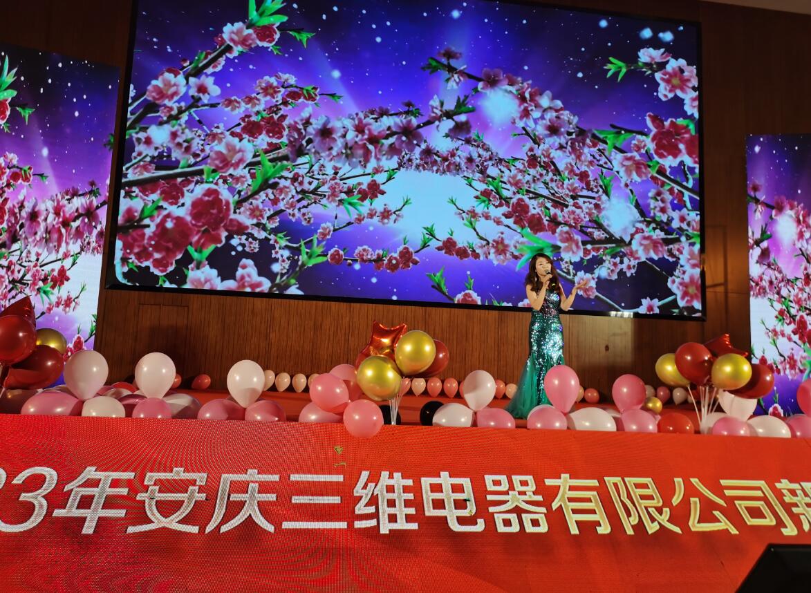 电脑游戏画面

低可信度描述已自动生成