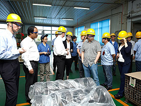 Foreign friends visited the company site
