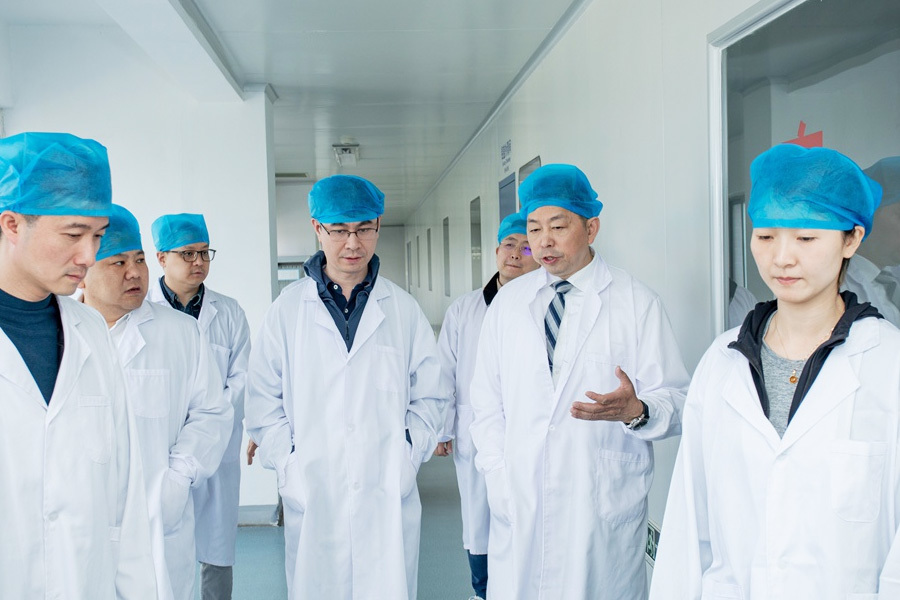 Warmly welcome the entrepreneurs from the 39th class committee of Cheung Kong Graduate School of Business to visit Pioneer Pharmaceutical