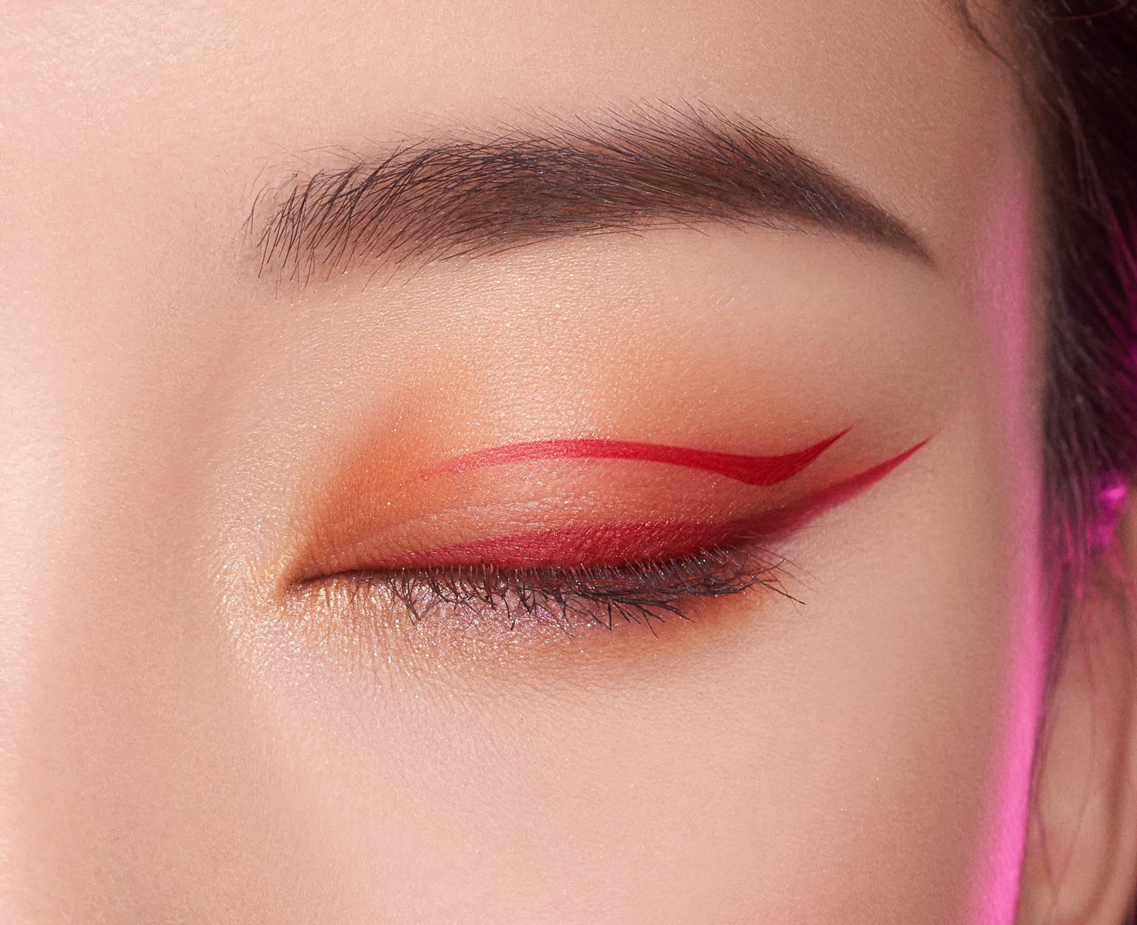 Newbie must-see eyelash curling + mascara brushing tips
