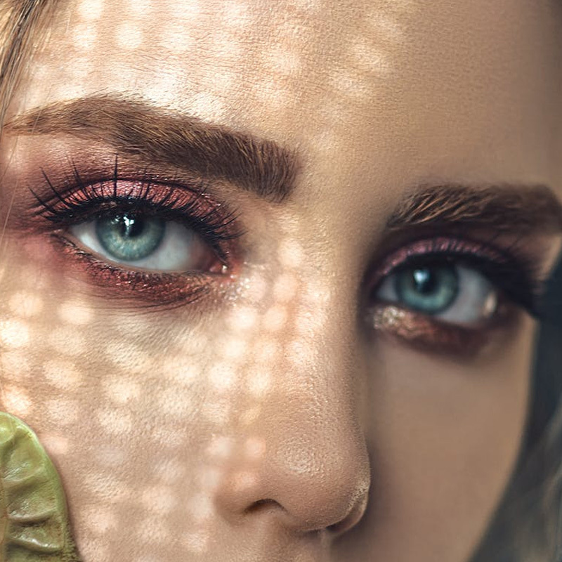 Newbie must-see eyelash curling + mascara brushing tips