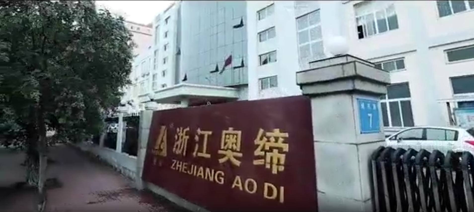 视频标题 视频标题