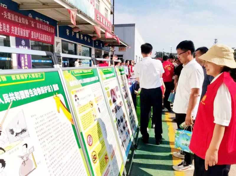 集團(tuán)團(tuán)委攜手寶雞市志愿者協(xié)會(huì)開展貨車司機(jī)關(guān)愛及生態(tài)保護(hù)志愿服務(wù)活動(dòng) 集團(tuán)團(tuán)委攜手寶雞市志愿者協(xié)會(huì)開展貨車司機(jī)關(guān)愛及生態(tài)保護(hù)志愿服務(wù)活動(dòng)