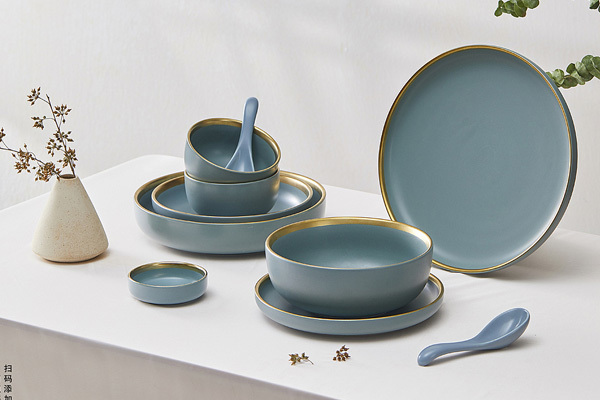 The difference between ceramic and bone China