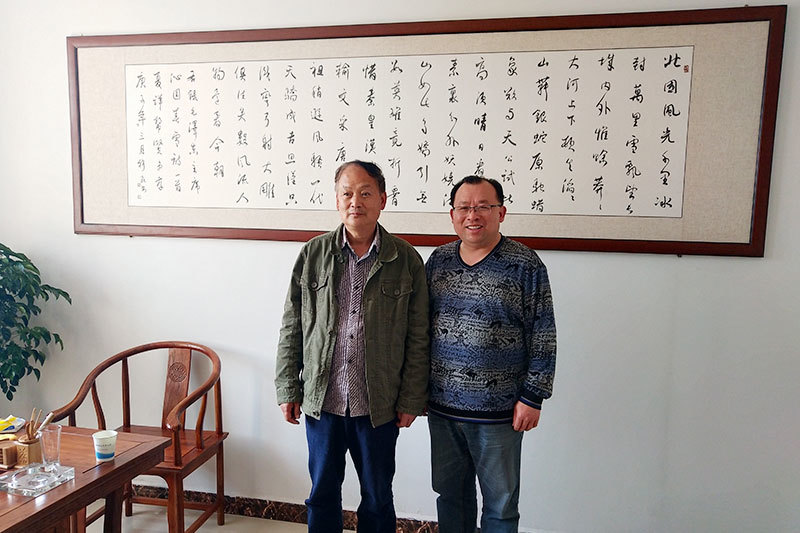 公司董事长何磊先生与中国书协会员、兰亭奖获得者穆磊(左)先生合影 公司董事长何磊先生与中国书协会员、兰亭奖获得者穆磊(左)先生合影