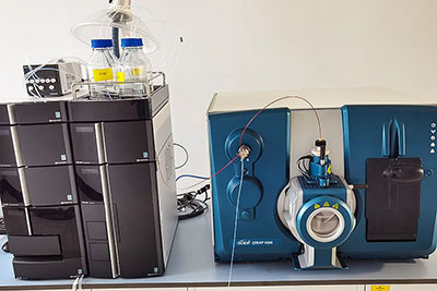 Triple four stage rod liquid chromatography-mass spectrometer