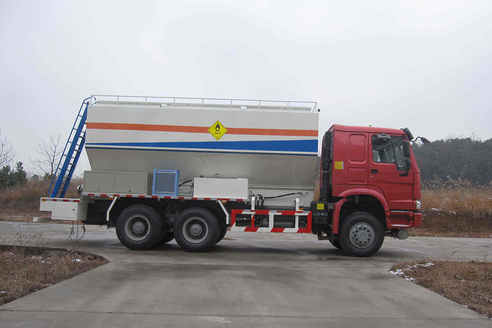 金能BCR（D）H-15型混装车