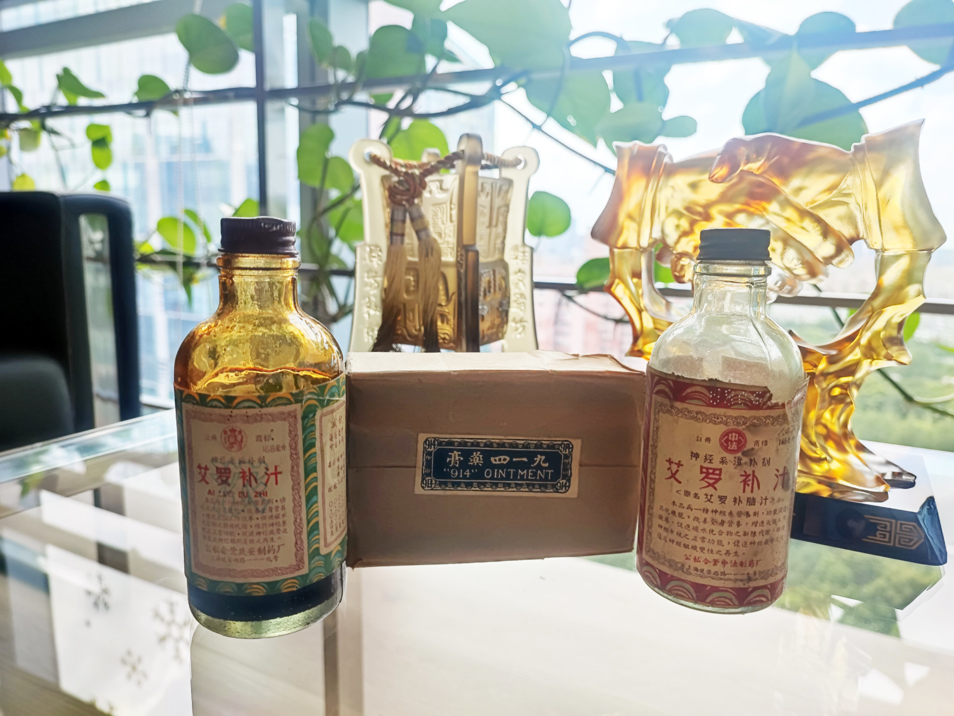 Thanks to Henan collector Mr. Huang Wenhong for donating the historical collection of Sino-French Pharmacy to Shanghai Yan'an Pharmaceutical