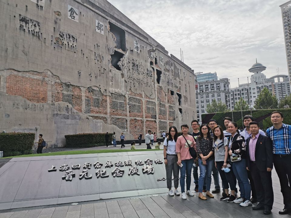 上海延安藥業黨支部組織參觀“上海四行倉庫抗戰紀念館”