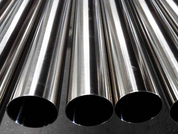 How are stainless steel pipes classified?
