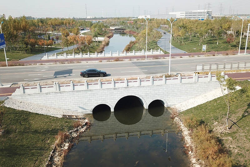 天津中新天津生態(tài)城順安路，順吉路過甘露溪道路工程