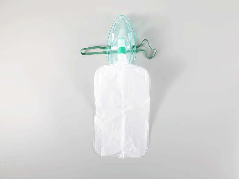 Oxygen mask with reservoir bag
