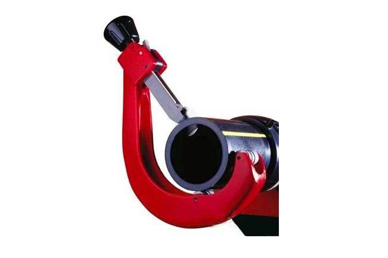 Manual pipe cutter